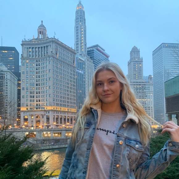 Meet your Posher, Taylor - Picture 1 of 1